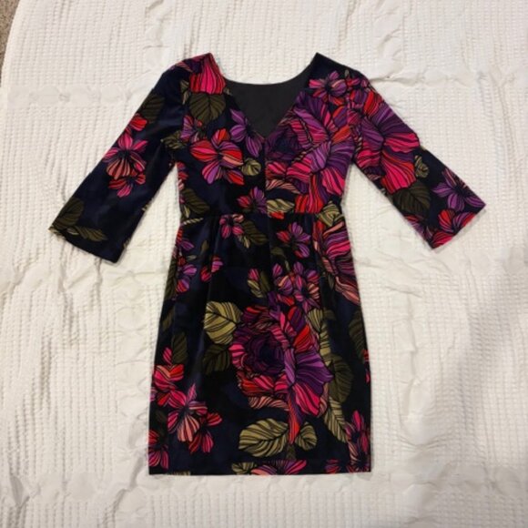 Trina Turk 3/4 sleeve Black Velvet Dress with Floral Patter Size 2 - Picture 6 of 7